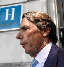 CarlosTR74's tweet photo. El que está detrás del Golpe de Estado. El que nos llevó a una guerra ilegal donde murieron inocentes y se produjeron violaciones de los DD. HH. La basura más grande que ha dado este país. El jefe del PP. https://t.co/dQtVGgSTr6