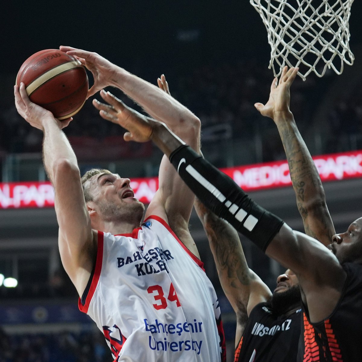 🇹🇷 🥈 Temsilcimiz Bahçeşehir Koleji, rövanş maçının uzatmalarında Niners Chemnitz'i mağlup etmesine rağmen toplam skorda 1 sayı ile FIBA Europe Cup'ı ikinci sırada tamamladı. #FIBAEuropeCup