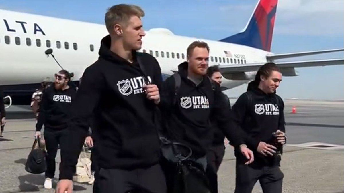 Utah’s NHL players arrived in Salt Lake City on Wednesday to a throng of young fans, who met their new hockey heroes in an air hanger to cheer them on and get autographs.

📹 (H/T - @KristenMcPeekTV): tsn.ca/nhl/video/~291…