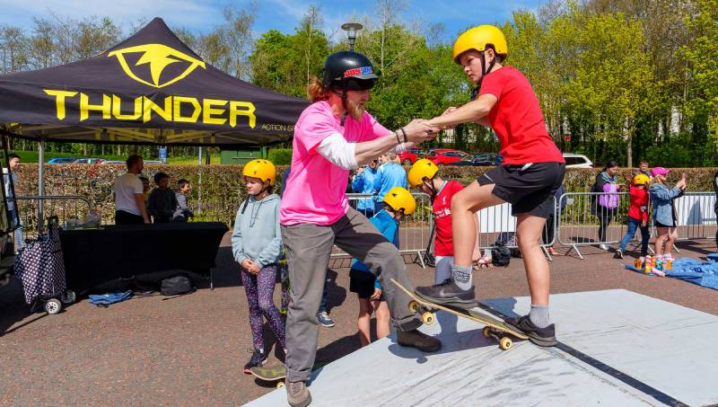 Get ready for some free urban adventure with Donegal Sports Partnership and Thunder Park! Experience skateboarding, scooting, and graffiti art in Letterkenny. Don't miss out! #AdventureSports
