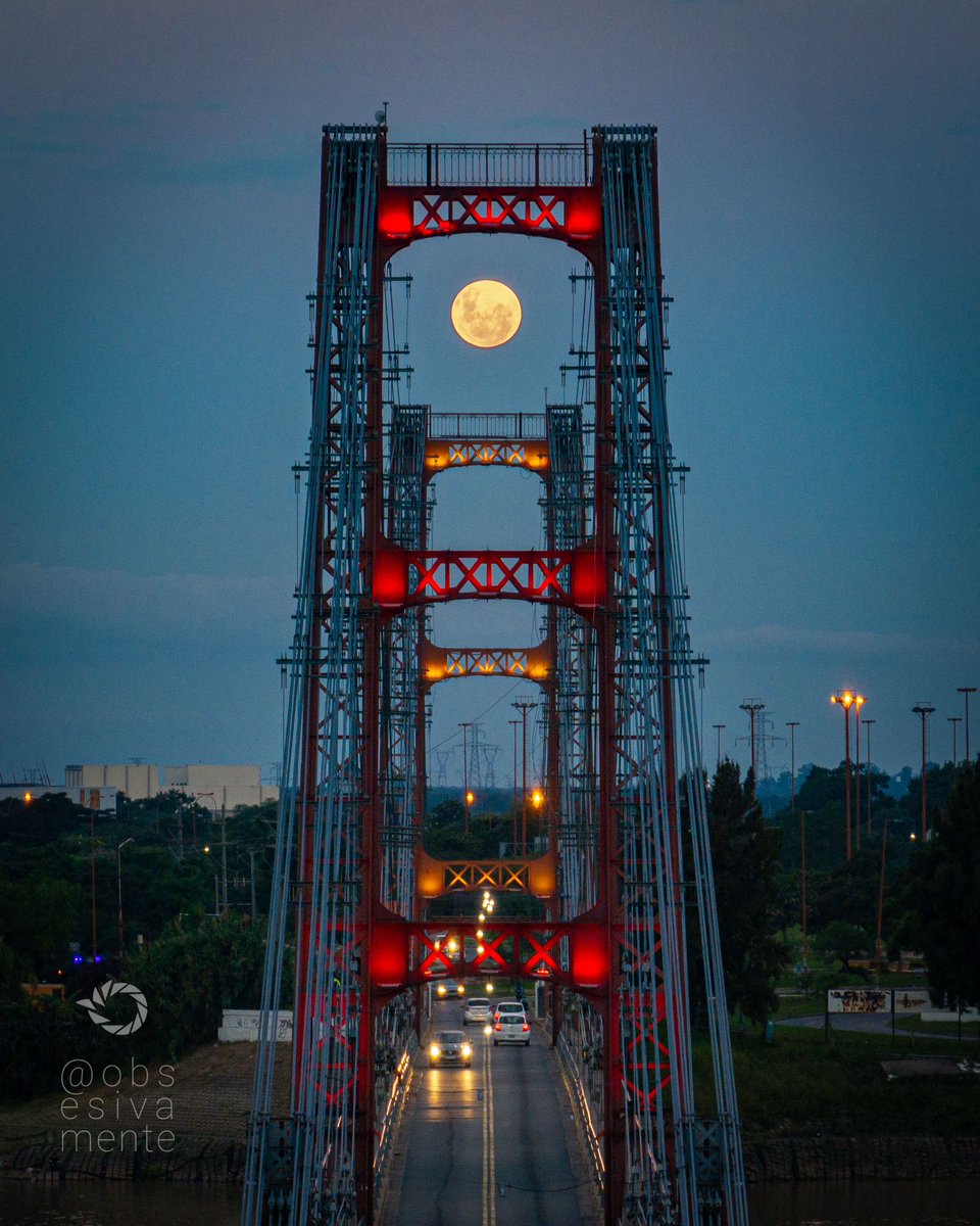 obsesivamente's tweet image. La “Luna Rosa” ayer martes, minutos después del atardecer.