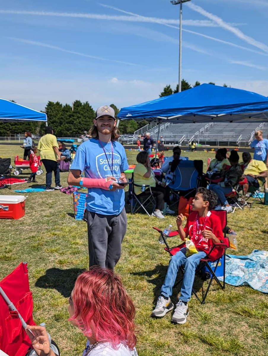 🚩 Knight Nation 🚩 📣 Our students and staff have been out at Scotland High School assisting with Special Olympics Scotland County today. Amazing weather for this event! 🎉 Proud to be a Knight! #specialolympics2024 #specialolympics #knightpride #laurinburgnc