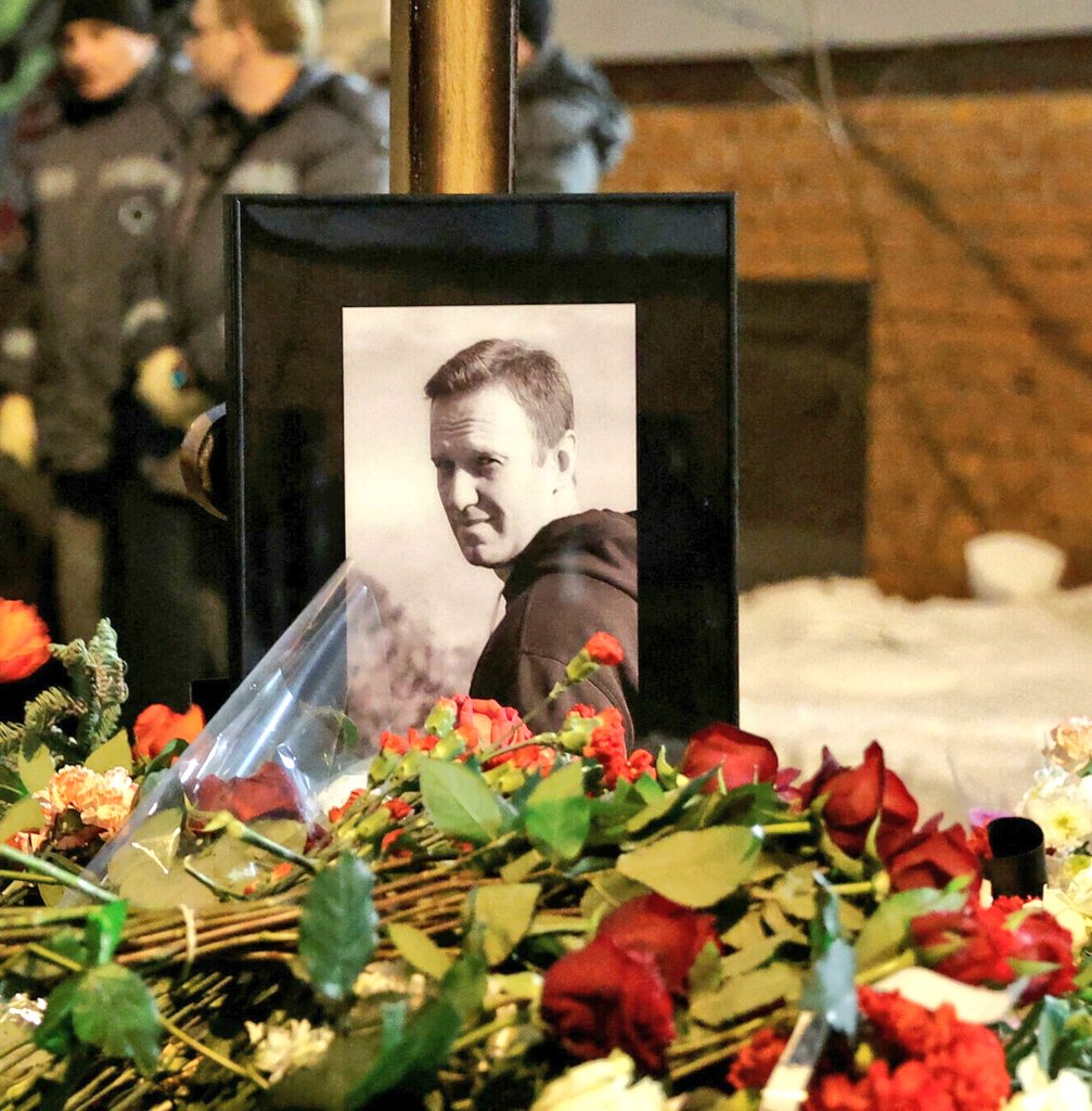 🔴RUSSIA 🇷🇺| #Navalny: a Russian orthodox priest, Dimitri Safronov, is banned from leading religious services in the country for 3 years, for having delivered a funeral oration at the grave of former opponent #AlexeiNavalny who died in prison earlier this year, on feb. 16, 2024.