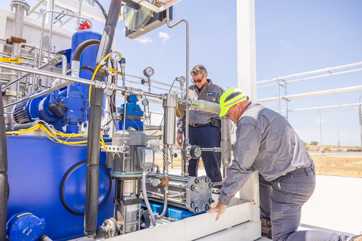 OneH2 installed some new equipment in Texas. Continued maintenance is critical when working with hydrogen, so our team performs regular system checks to ensure they’re performing properly.

#HydrogenRevolution #Hydrogen #ZeroEmission #HydrogenFuel #HydrogenNews
