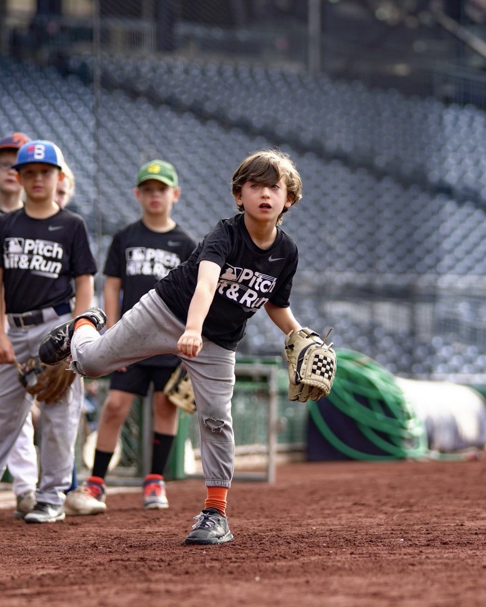 Hit us with your BEST 3 pitches and 🔥away! Click the link in our bio to use the PHR zip code finder & register for a local #MLBPHR near you! mlb.com/pitch-hit-and-…