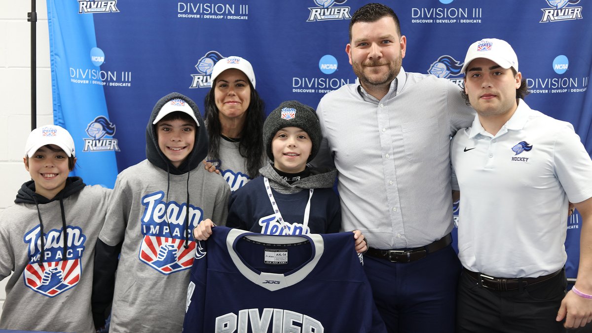 RELEASE ➡️ Rivier Men's Ice Hockey Signs Brayden Potorski through @GoTeamIMPACT 📰 bit.ly/4bbp8vA | #RollRaiders | #d3hky