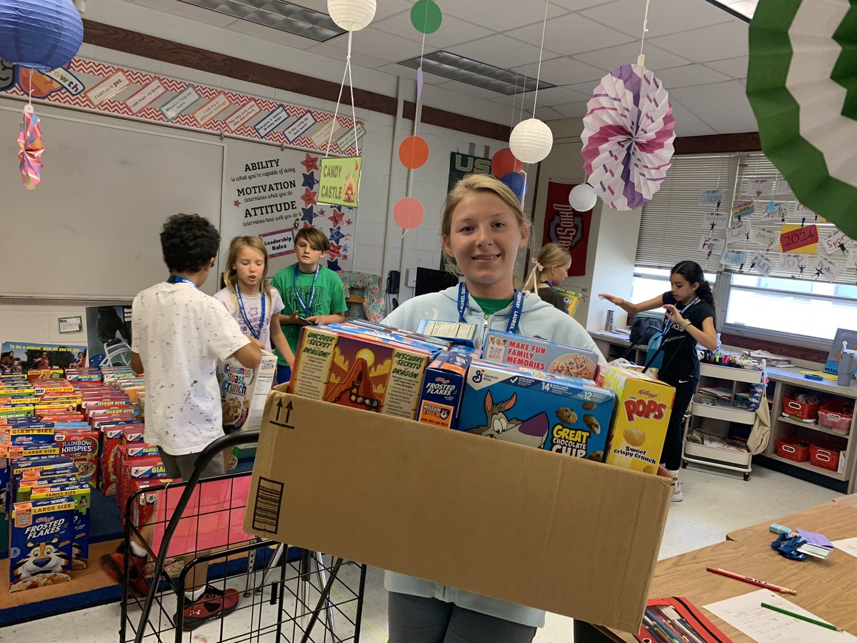 3rd Annual Cereal 4 Summer kindness collaboration is in full swing! Our Cereal 4 Summer team is busy collecting, counting and boxing cereal for the students @EPEBobcats ⭐️⭐️@LaurelOakElem @LaurelOakPTO @collierschools