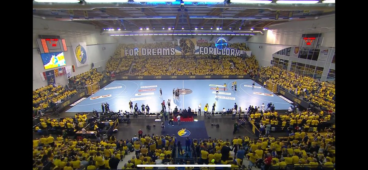 Huge performance by Kielce without Gebala and Nahi (red in 10th minute) in the middle of the defence to keep Magdeburg on 26 goals! Already looking forward for game 2! #handball