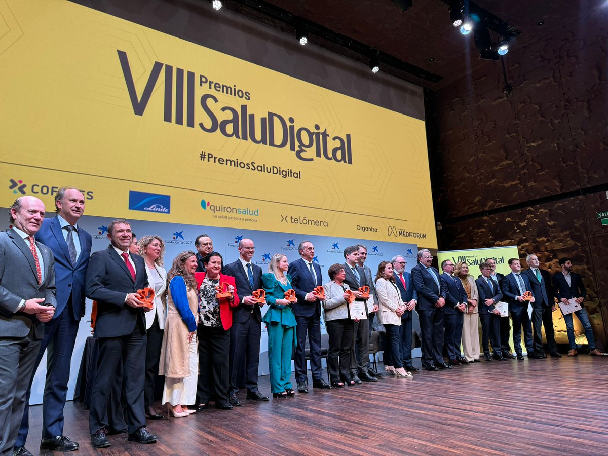 📷 Con nuestra foto de familia cerramos esta VIII Edición de los #PremiosSaluDigital. ¡Un año más, muchas gracias a todos! 🎉