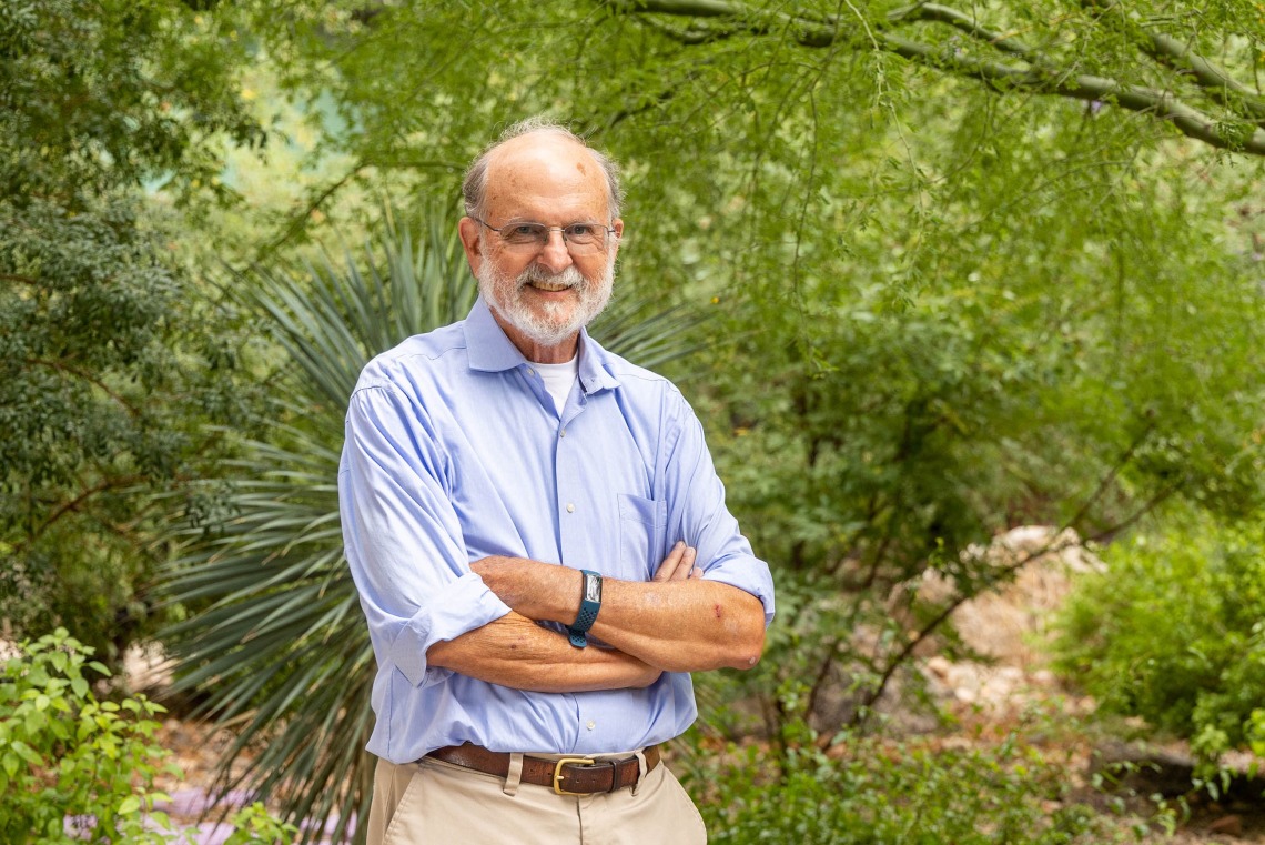 BIO5 member John Galgiani, director of the Valley Fever Center for Excellence, leads groundbreaking research on Valley fever. With the growing threat of this fungal disease, his work toward a vaccine offers hope for prevention. Read more in @CC_Yale: bit.ly/3VT7oAI