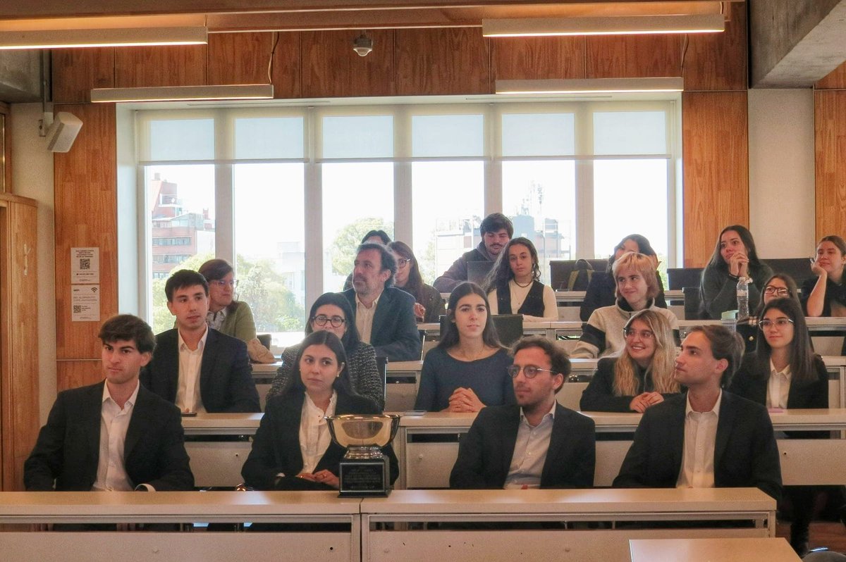 DerechoUTDT's tweet photo. ¡Los/as felicitamos nuevamente e invitamos a los/as estudiantes de grado que les apasione el Derecho Internacional, a participar e involucrarse con esta gran competencia! ✨ 👏
#DerechoesenDiTella #OrgulloUTDT #Jessup2024 #UTDT #DiTella #Abogacia #Derecho https://t.co/f7SKkM4G2o