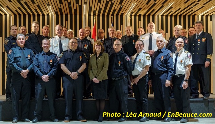 luc_provencal's tweet photo. 18/04/24 : 29 pompiers honorés en #nouvellebeauce. L'honorable Manon Jeannotte #lgqc était présente pour cet important événement. Mention spéciale à Gaétan Lacasse, prochainement retraité, directeur du SSI #saintlambertdelauzon, qui cumule 47 ans d’engagement. #beaucenord https://t.co/x7JVLu2UGW