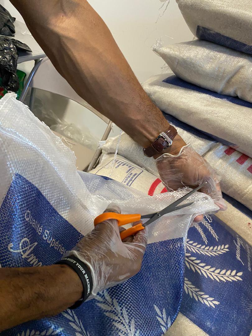 cnjl_c's tweet photo. Nous adressons nos chaleureux remerciements à chacun des jeunes volontaires du CNJL-C qui ont contribué à préparer des kits d'aide humanitaire destinée à des centaines de personnes en situation de vulnérabilité. https://t.co/DS3ux1WqOJ
