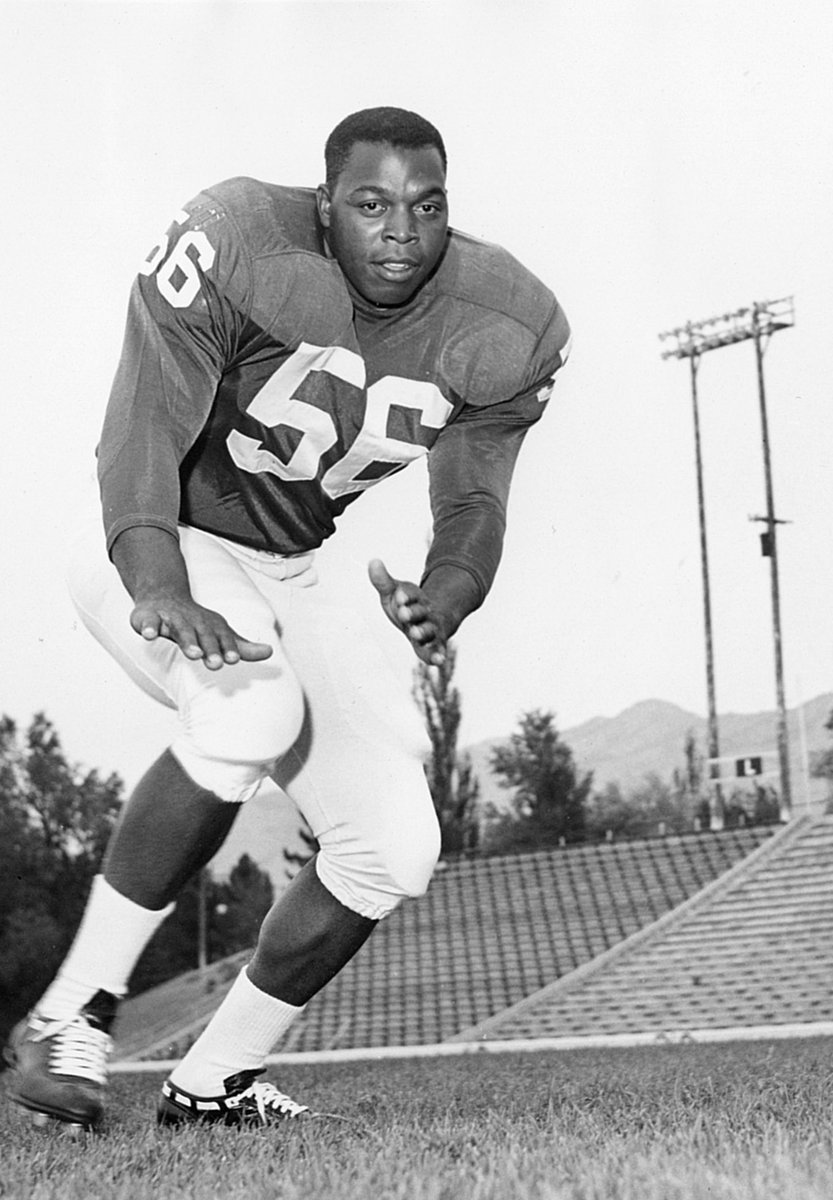 Two Aggie Football legends have been added to Utah State University's Intercollegiate Athletics Hall of Fame! Let’s welcome Bill Munson and Sid Lane to the 2024 class!🤘 #AggiesAllTheWay | 📰 utahstateaggies.com/news/2024/2/8/…