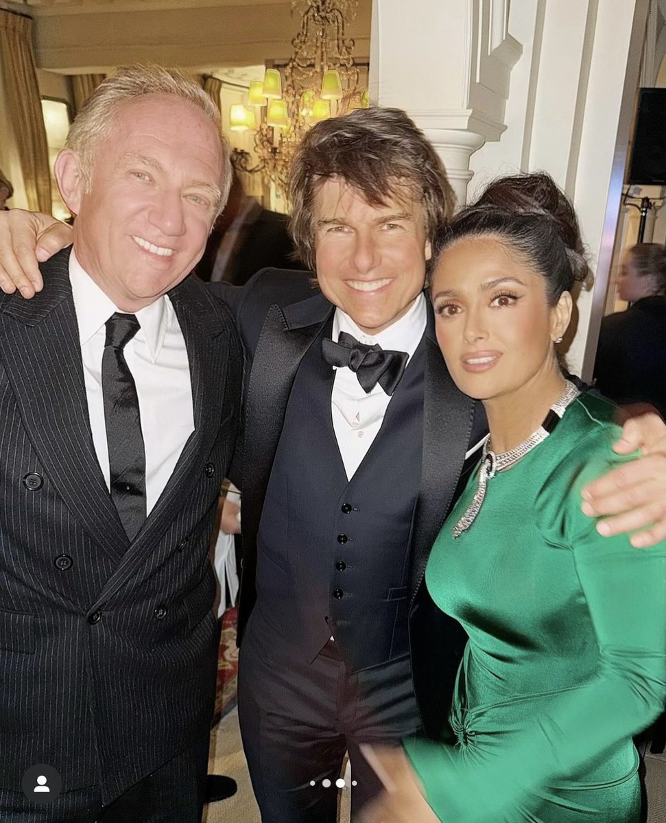 I enjoy my life, have lots of fans and all people love me here!😁♥️"