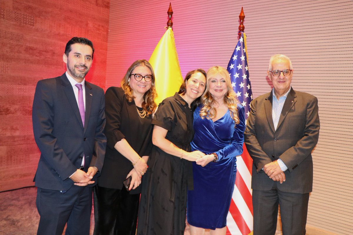 amchamec's tweet photo. Durante la primera edición del #AMCHAMECUADOR GOOD CITIZEN AWARD, tuvimos el honor de reconocer a @ivonnebaki por su papel fundamental en el fortalecimiento del comercio entre #Ecuador y #EEUU. Su trabajo ha generado nuevas oportunidades de crecimiento para ambos países. https://t.co/5rLuzJWekd