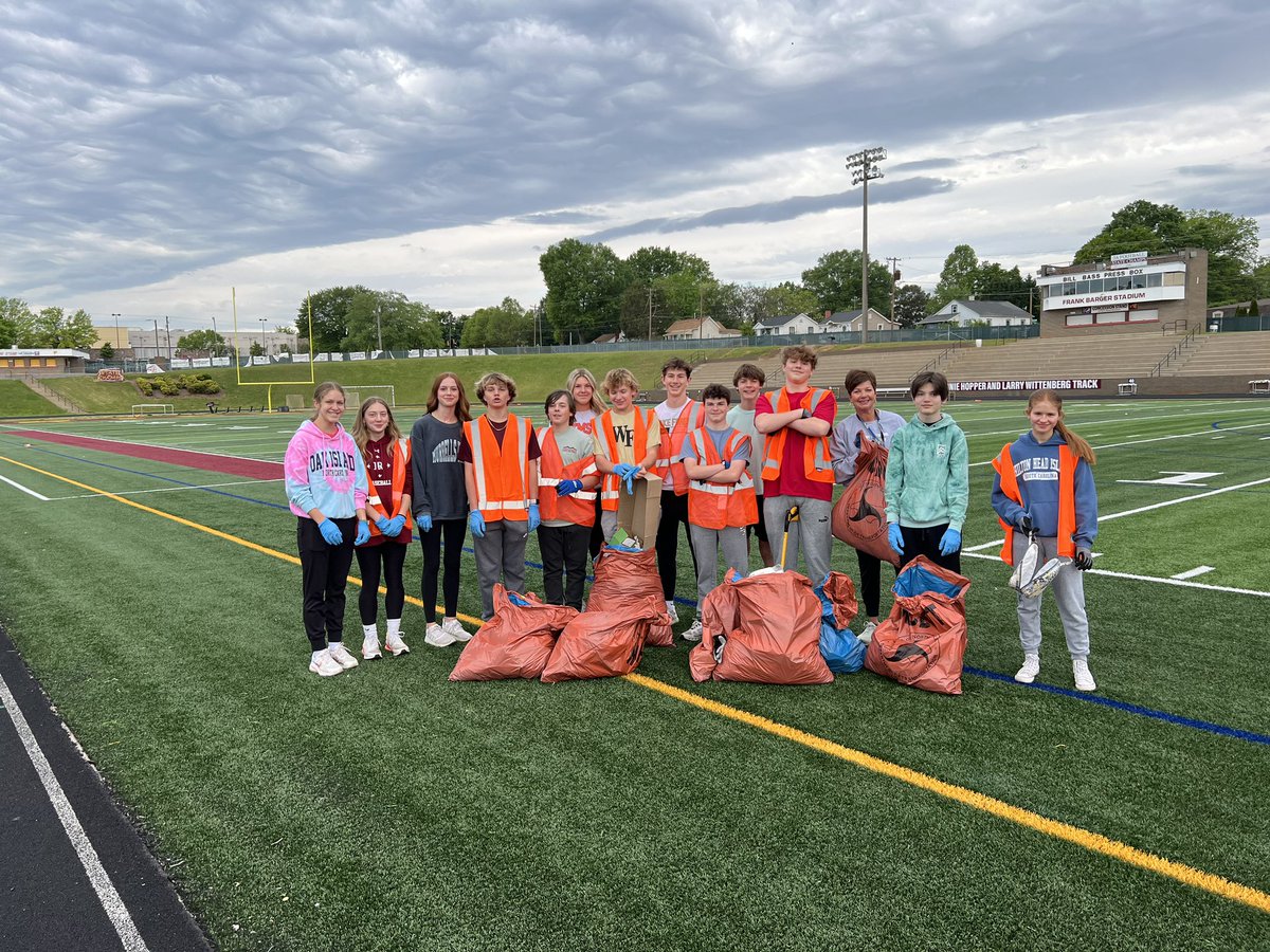 hickoryschools's tweet image. Beautiful day for a campus clean up at Hickory High! Thanks to Keep Catawba County Beautiful for supplies and our Maintenance team for breakfast. Shoutout to admin services &amp;amp; AP students! #CommunityEffort #CleanUpDay 🌟🍃 @HPSCaretakers