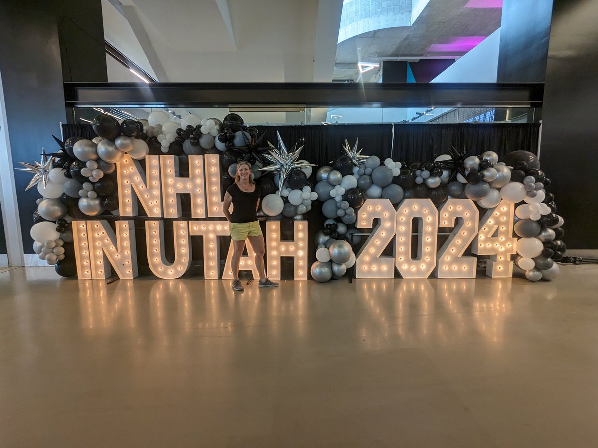 julie_jag's tweet photo. I made it into #NHLINUtah, but I'm hearing that they are at capacity and no one else is being allowed inside.
@sltrib https://t.co/TFjORvCHqJ