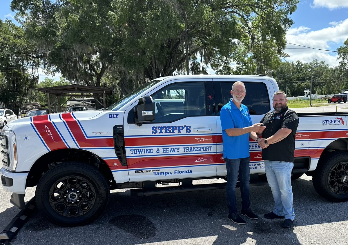 A big woohoo to #TeamSTEPPS Director of Heavy Transport Services, Jesse on his new company ride!🤩

#HeavyTransport #OversizedLoads #HeavyTransportExperts #Towing #Tow #TowExperts #Transportation #Transport #ParadeFloats #ParadeFloatRentals