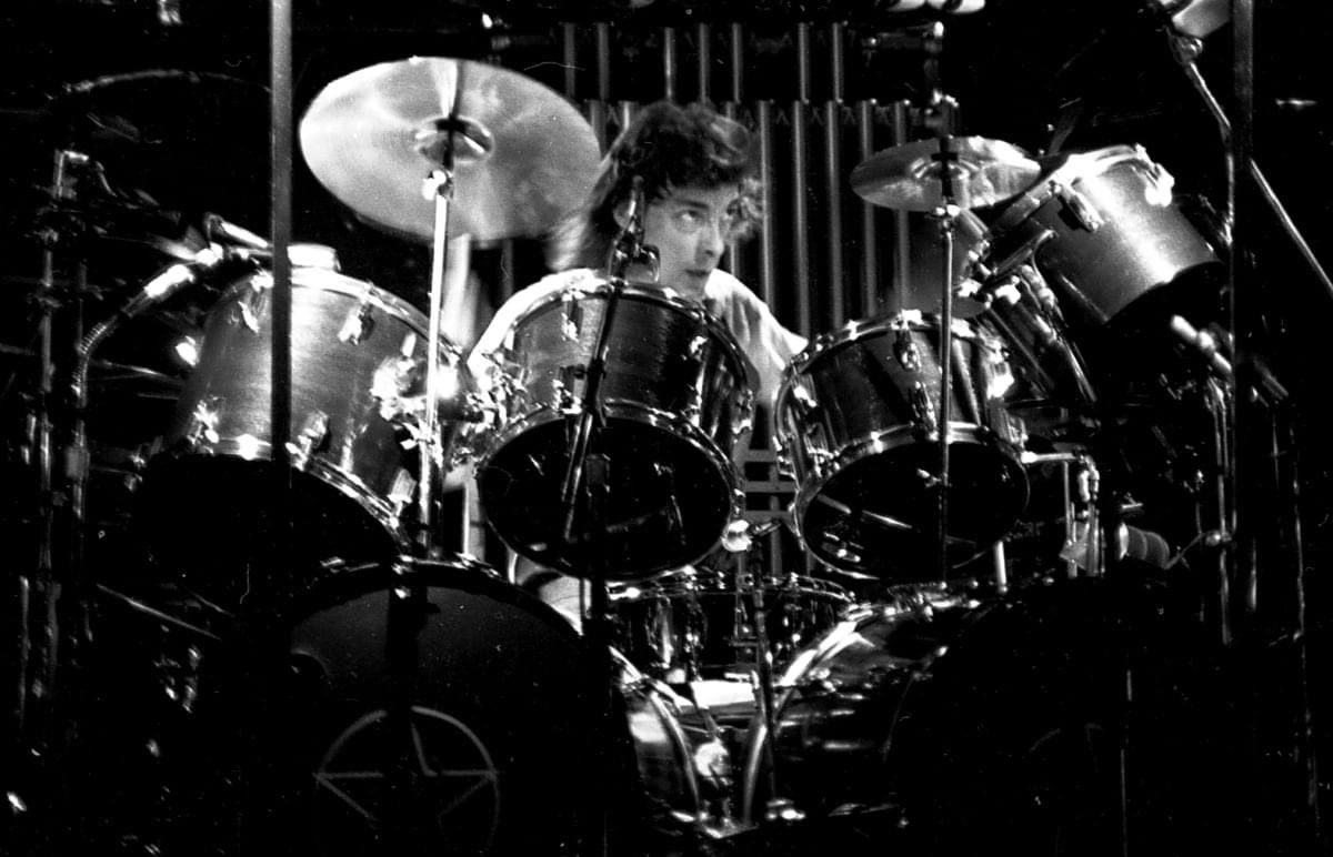 Now at last I fall before The Fountain Of Lamneth I thought I would be singing But I’m tired, out of breath Many journeys end here But the secrets told the same Life is just a candle 🕯️ And a dream Must give it flame…🔥 #RIPNeilPeart Good evening #RushFamily