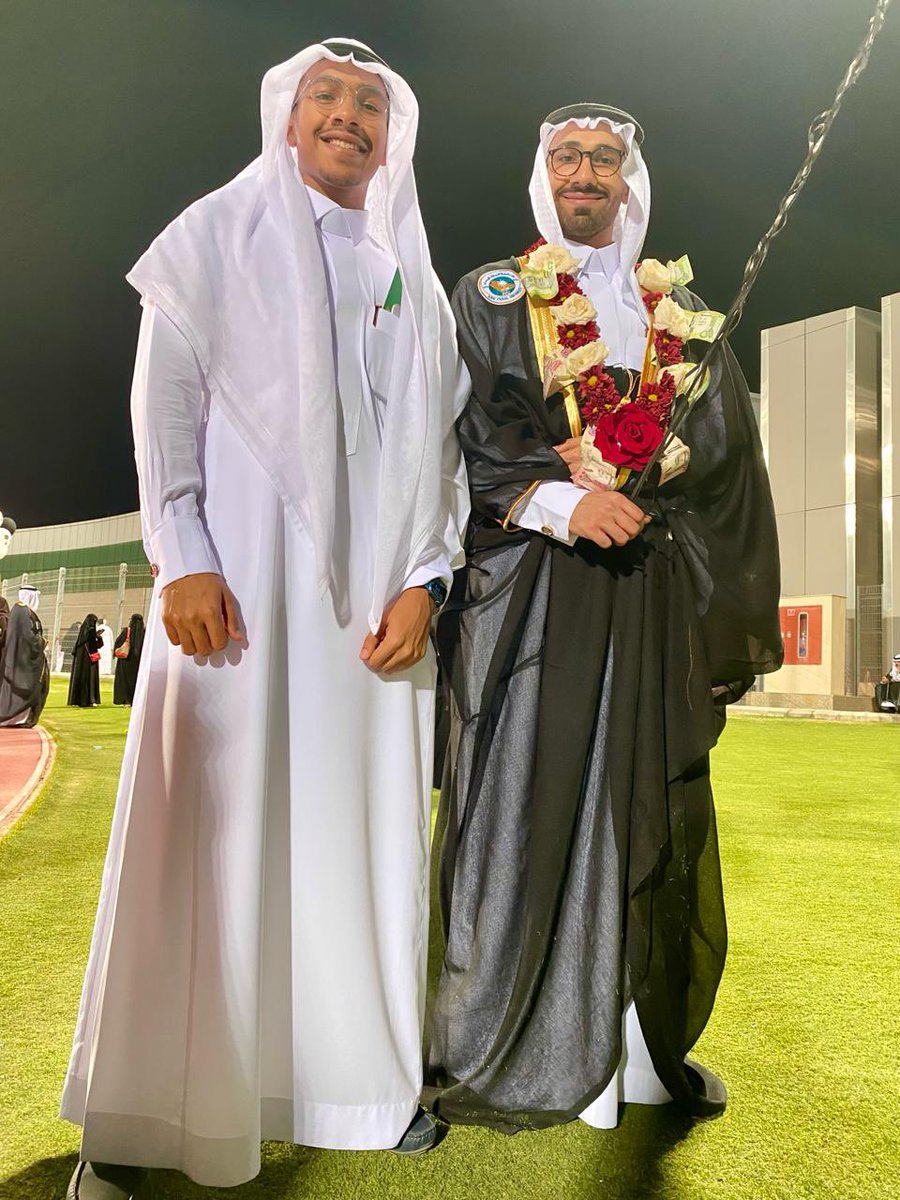 Abod19s's tweet photo. الفرحة فرحتين😍😍😍😍😍
أمس حفل تخرجي🎓🎓
واليوم حفل تخرج أخوي🎓🎓
الحمدلله على جميل عطاياه https://t.co/szfKlM4i3m