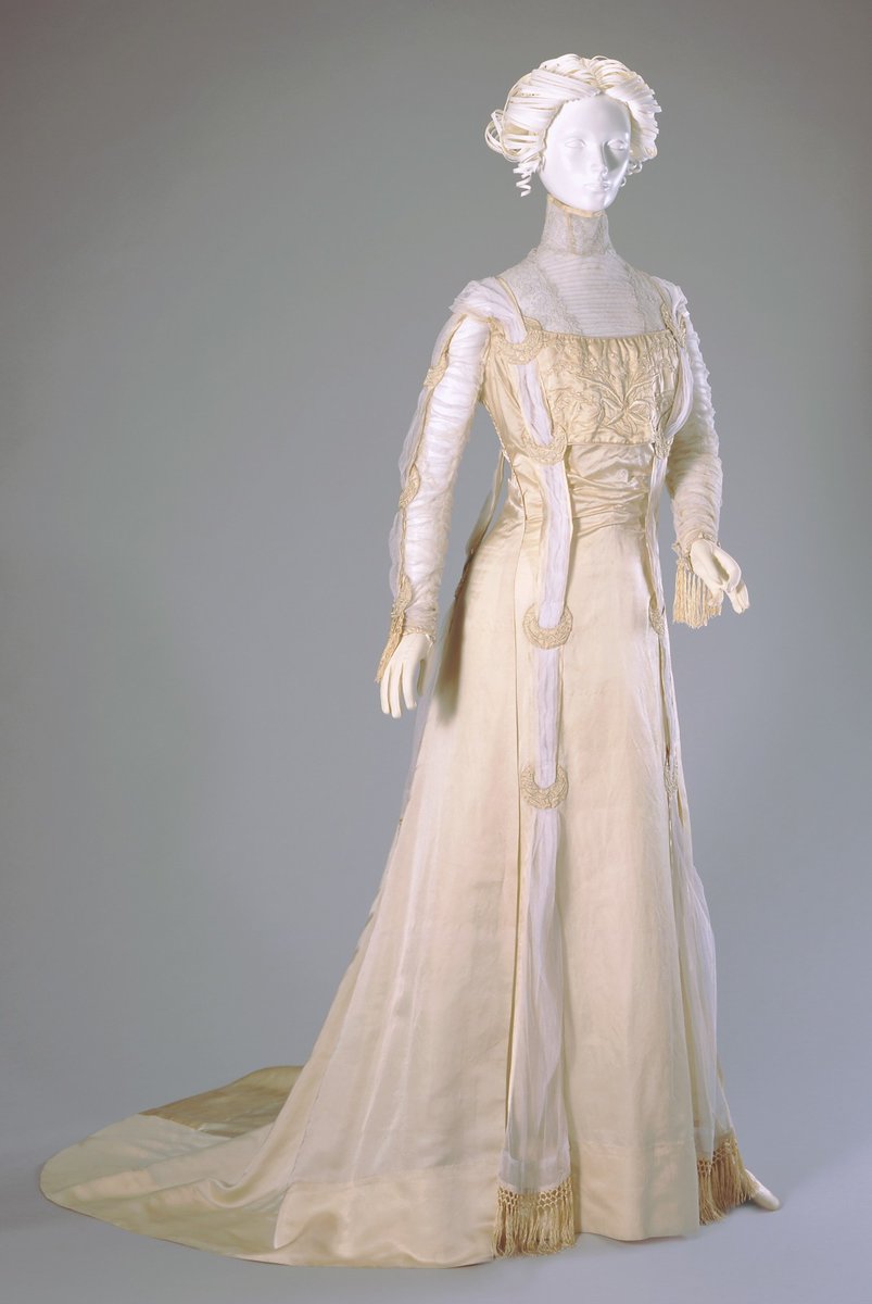 Wedding dress, 1908. Cincinnati Art Museum.