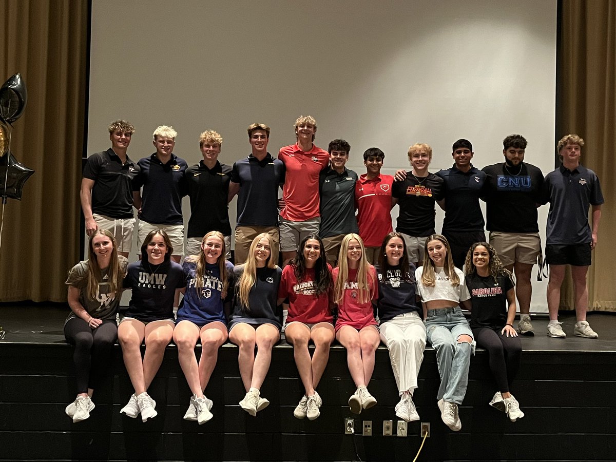 Huge night for the Class of 2024 at today’s Senior Athlete College Commitment Celebration. Congratulations to this great group of student athletes. You will be missed!! @loco_sports @burgsportsnet