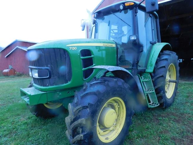 2009 JD 7130 w/ only 791 hours sold Saturday on farm auction in Vermont...YouTube video here: youtube.com/watch?v=fQn30t…
