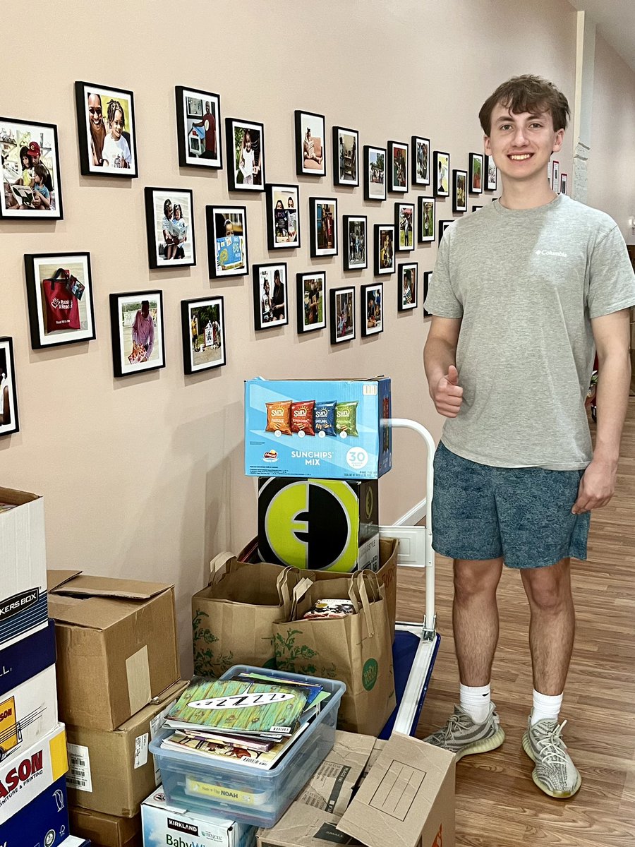 Patrick donated 400+ books to Reading Ready Pittsburgh &amp; their partnerships with Early Head Start and Head Start programs help get books out in the Pittsburgh area.  @readingreadypittsburgh #headstart