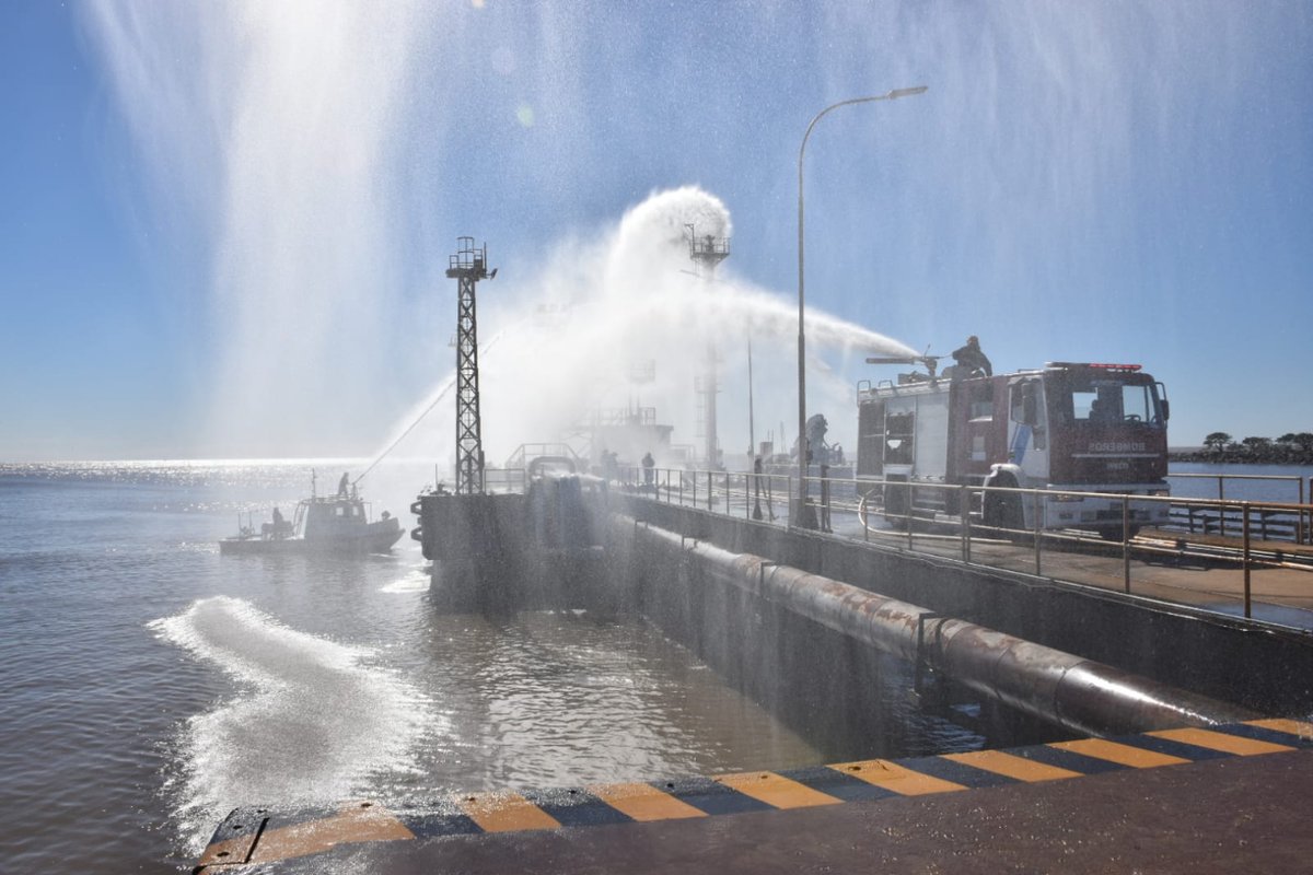 @YPFoficial De esta forma, se logró controlar el fuego y atender al herido en tiempo y forma, siguiendo los pasos correctos, desde el supervisor del puerto que da aviso a seguridad, quienes dan aviso a los sistemas de auxilio de prefectura y ambulancia.

#ODS17