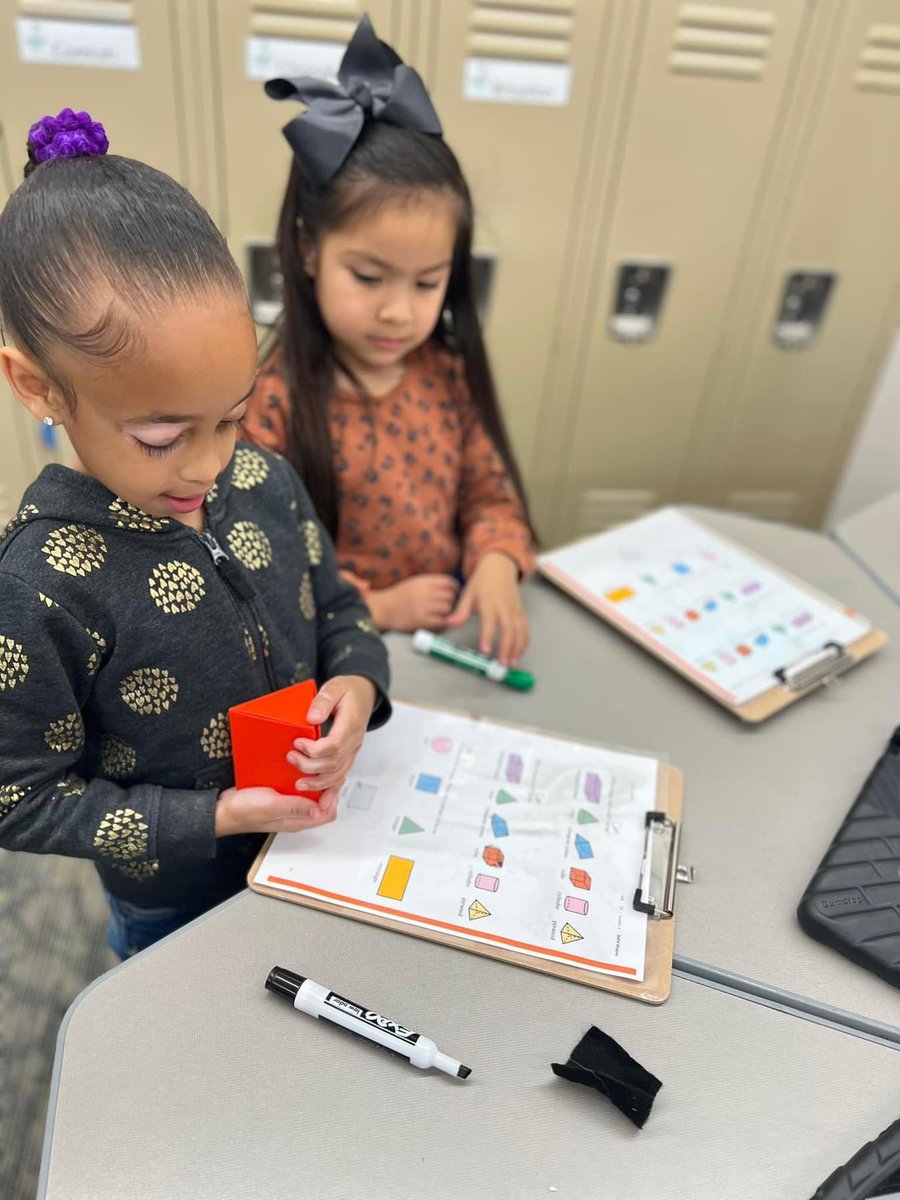 1️⃣st Graders in Ms. Butz class continue their Geometry Unit by exploring 3D Shapes & collaborating in discussion about their attributes. 📐🔹◼️🔺 These mighty mathematicians are getting ready for second grade‼️ #LIFTmec #1stgraderocks I’m