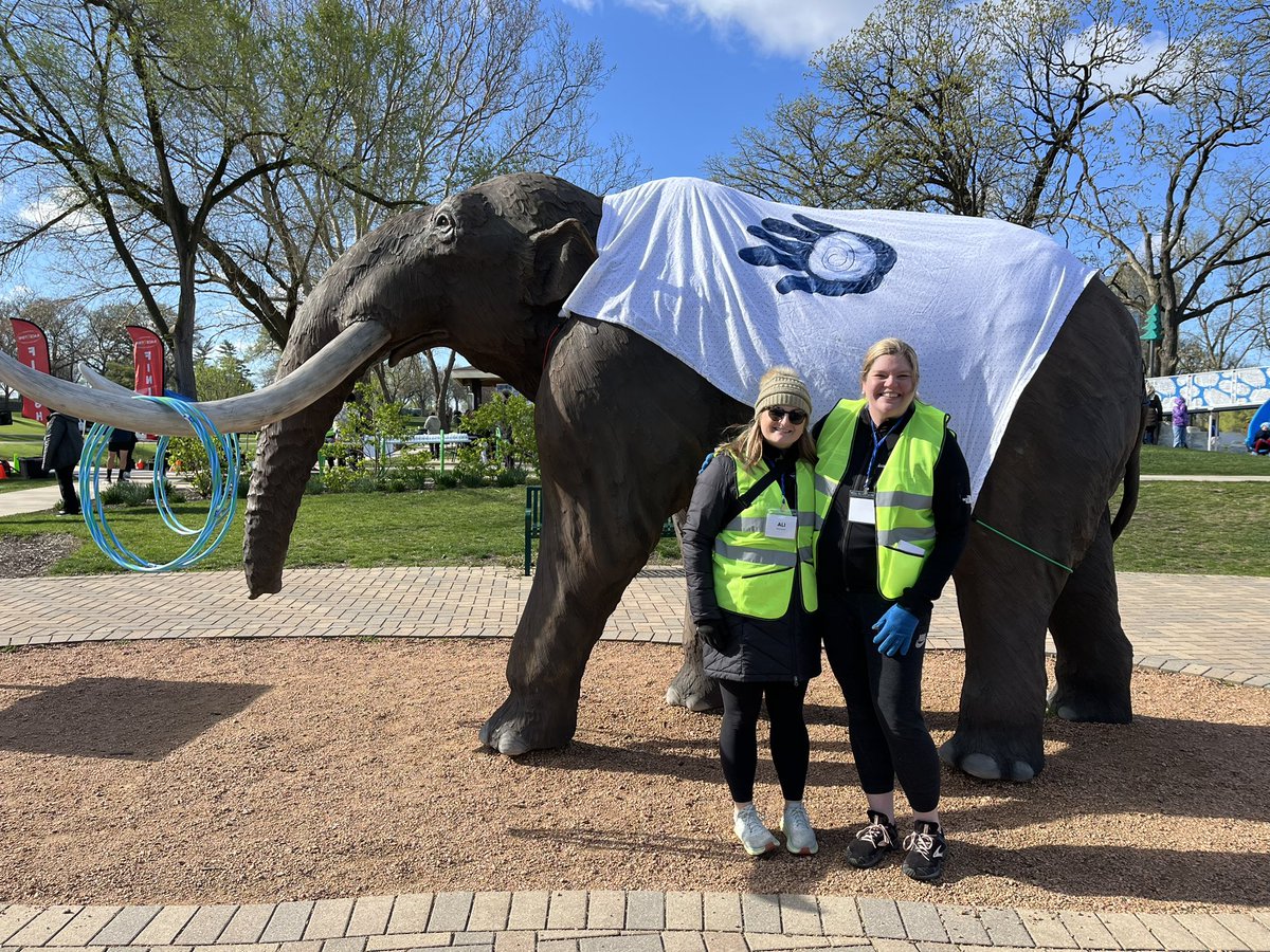 This past weekend, our own Caitlin Gomez and Dr. Ali Hyland had a blast volunteering with the Super HEARo Dash 5k hosted by Illinois Hands and Voices! 

All proceeds raised help fund the ASTra Advocate Program!

#deaf #hardofhearing #chicago #handsandvoices