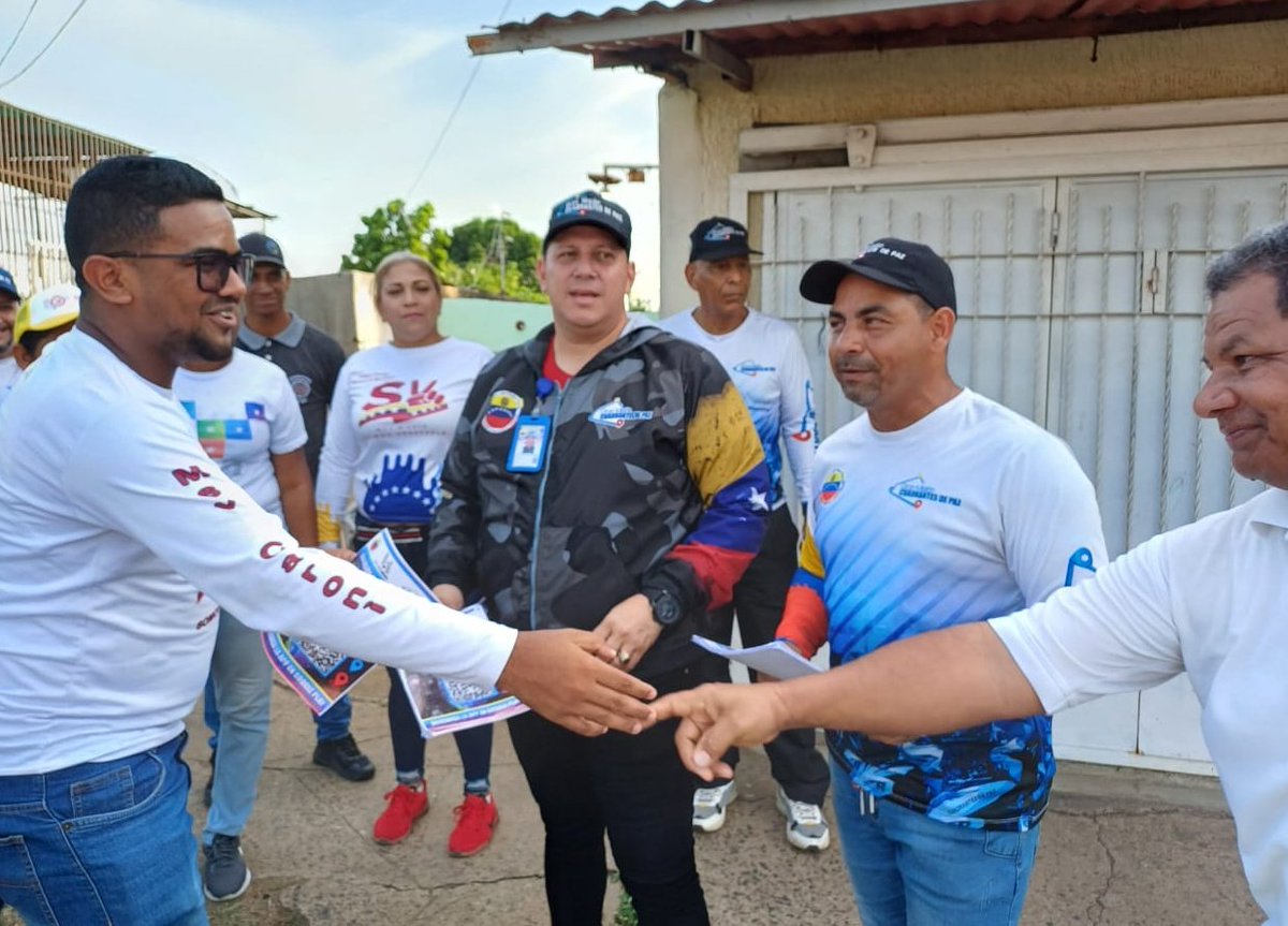 Desde el punto y circulo de la Bms Somos Guaiparo Pq Dalla Costa se efectuó una Jornada de concientización sobre la descarga de la aplicación <a href="/cuadrantdpaz/">Gran Misión Cuadrantes de Paz</a> dirigida a las vecinas y vecinos. Todas y todos por una prevención integral, convivencia solidaria y paz. <a href="/OviedoPSUV/">Tito Oviedo</a>