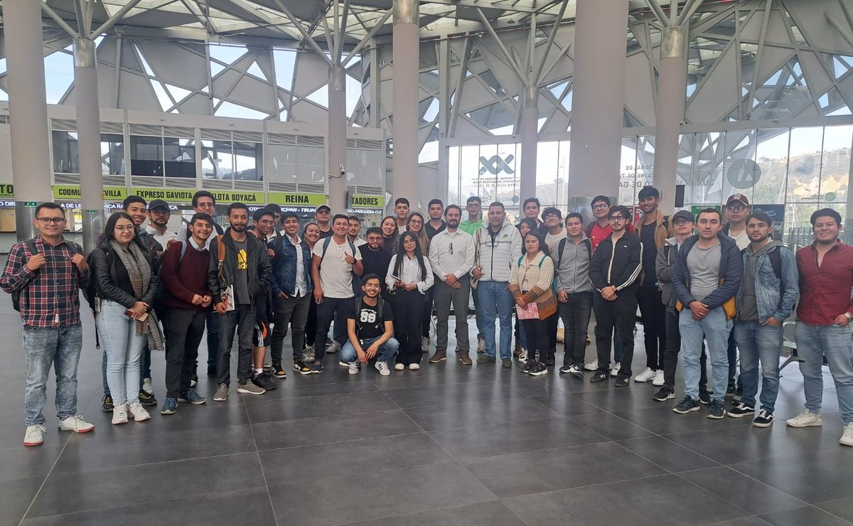 UPTCoficial's tweet photo. 📌#UPTCInforma |  Estudiantes de #UPTC del curso de Terminales de Transporte visitaron el Terminal de #Tunja, 'Juana Velasco de Gallo' 🚌

Gracias al ingeniero Ariel Vargas, los estudiantes del IX semestre profundizaron su conocimiento en la operación de terminales 👷‍♂️👇🏼 https://t.co/yoXFDb5Sdu