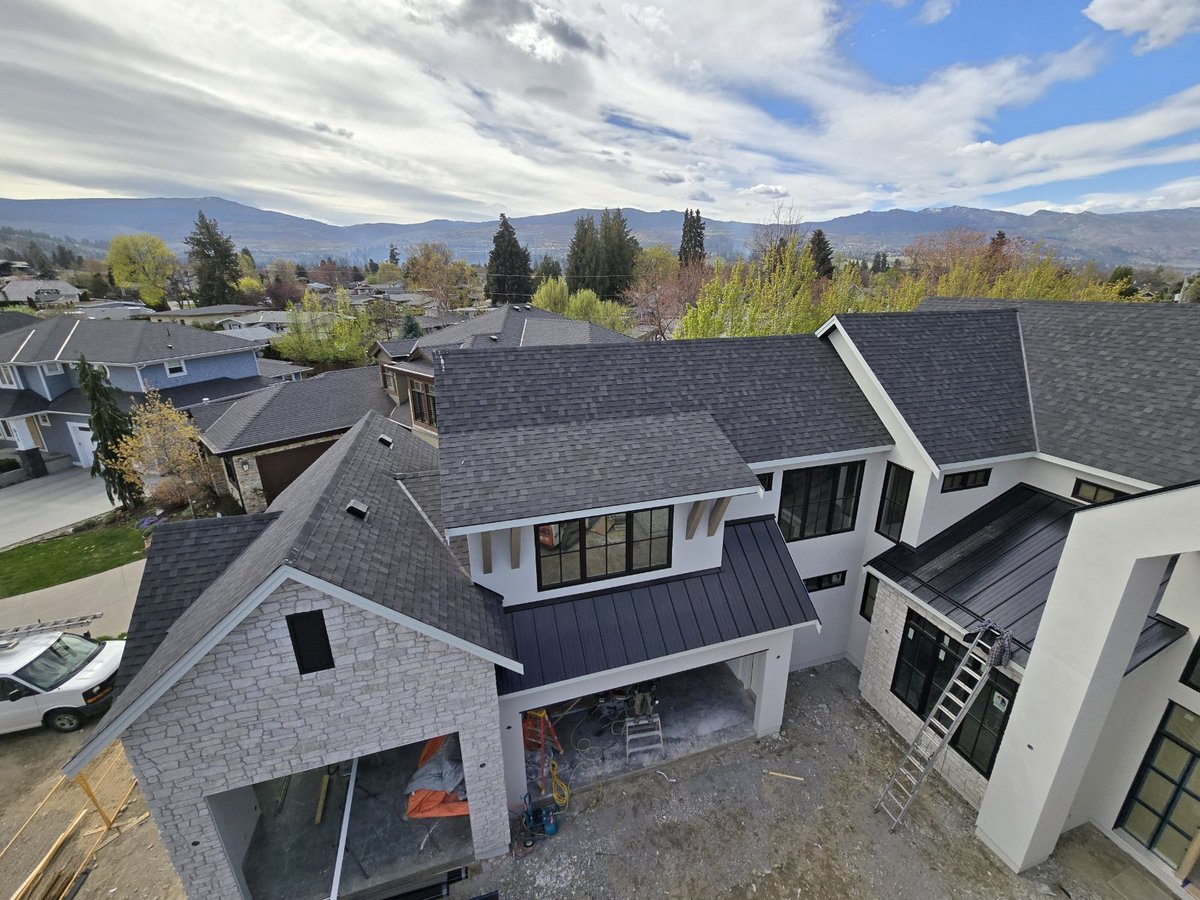 Why not choose the best for your new home. We are just finishing up the final metal details on this luxury home for some amazing people in the #lowermission

#luxuryhomes #kelowna #kelownaconstruction #newhome #kelownafornia #kelownabc