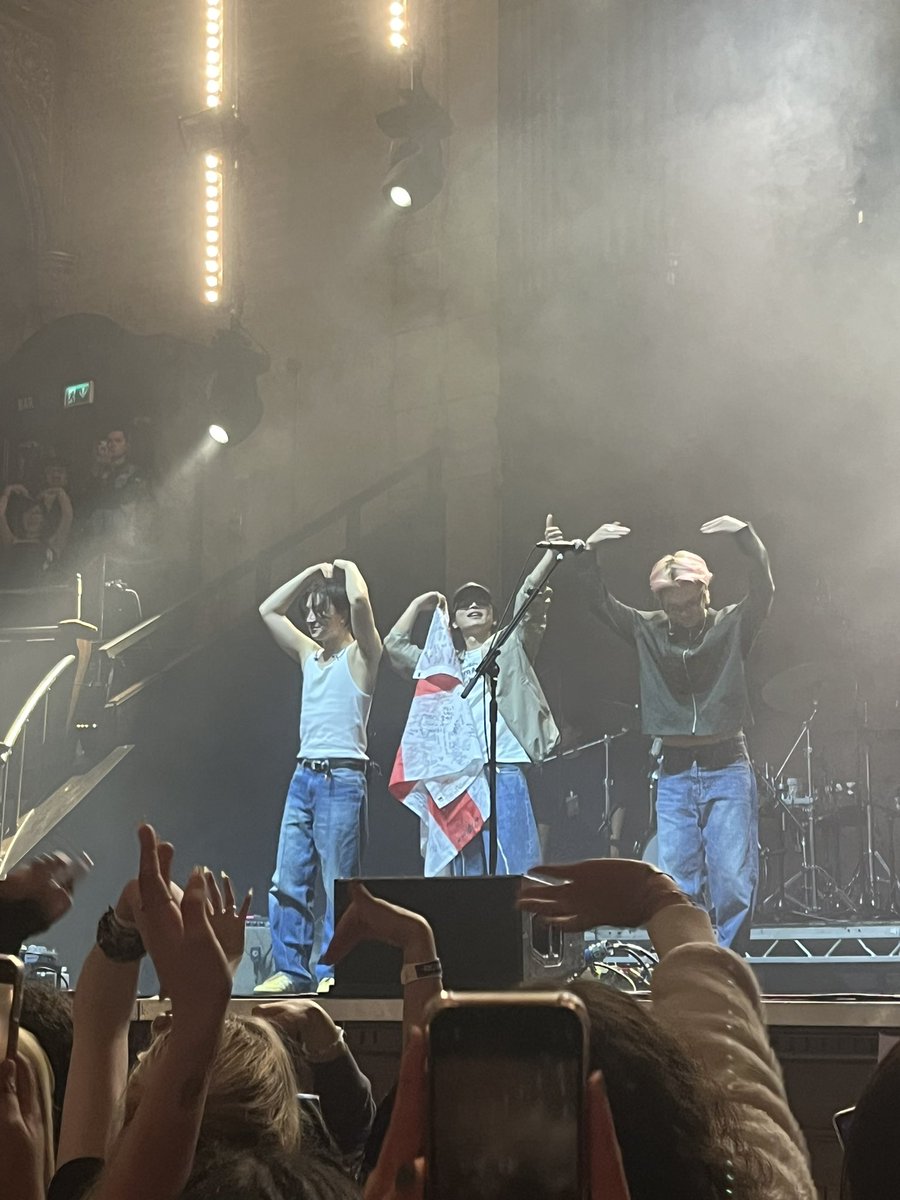 47kgx's tweet photo. life update ermm i went to amsterdam it was so cute.. i gained lots of weight ha ha ha . i saw a3spa and p1erce the ve1l and w4ve to e4rth here are some pics of w2e bc i got some good ones https://t.co/QV0iIHW5MT