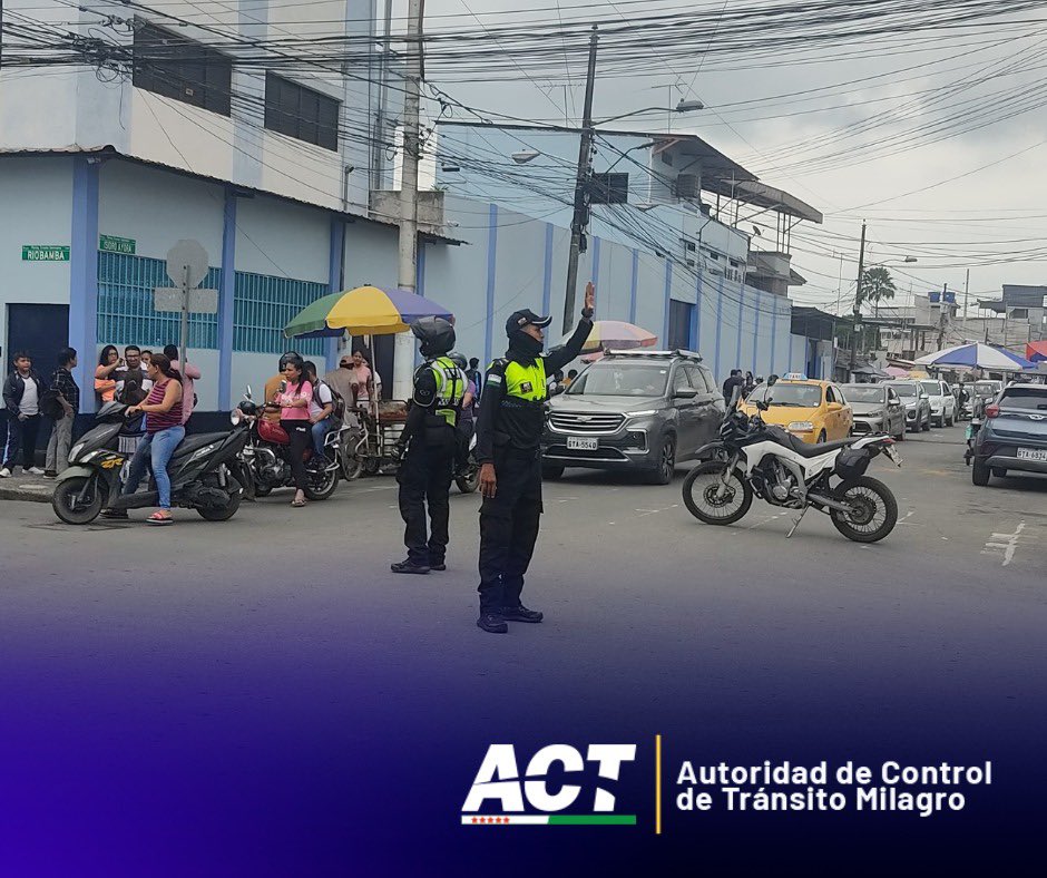 ACTMilagro's tweet photo. #ACTinforma
Agentes civiles de tránsito se aseguran de brindar un tráfico fluido en los exteriores de las instituciones educativas. 
#educacionentransito
#acteduca
#pilasconlavelocidad https://t.co/DaM1ZjV3uS