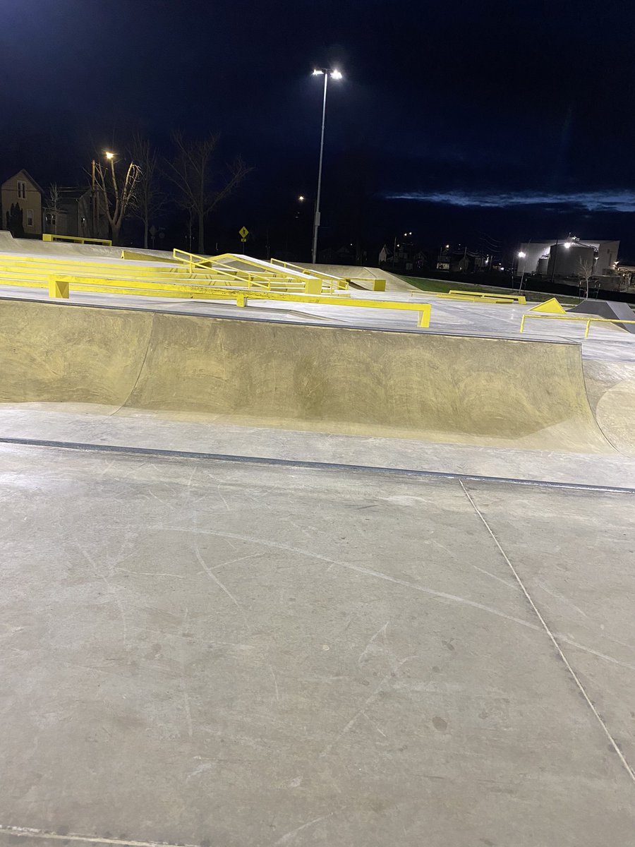 Riverside Park in Cedar Rapids, Iowa the best skatepark around. If you haven’t checked it out yet I highly recommend it💯🛹🛴🚲 #skatelife #skatepark #life