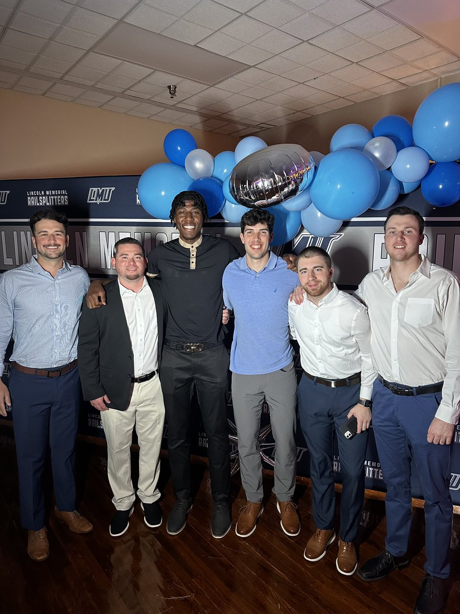 Senior Banquet with our guys @__Fernandus1 and @luke_bartemes - Thank you for everything you guys did for LMU Men’s Basketball. Can’t wait to see what the future has in store! 🏀🎩⚒️🏀🎩⚒️ #KeepTheChip #LMUMBB