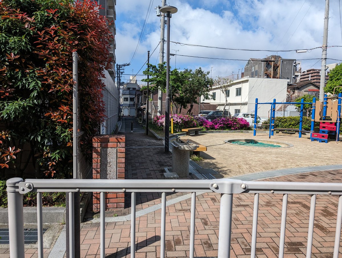 釜井城(兵庫県加古川市)
JR加古川駅南にある釜井公園近辺にあったとされる。