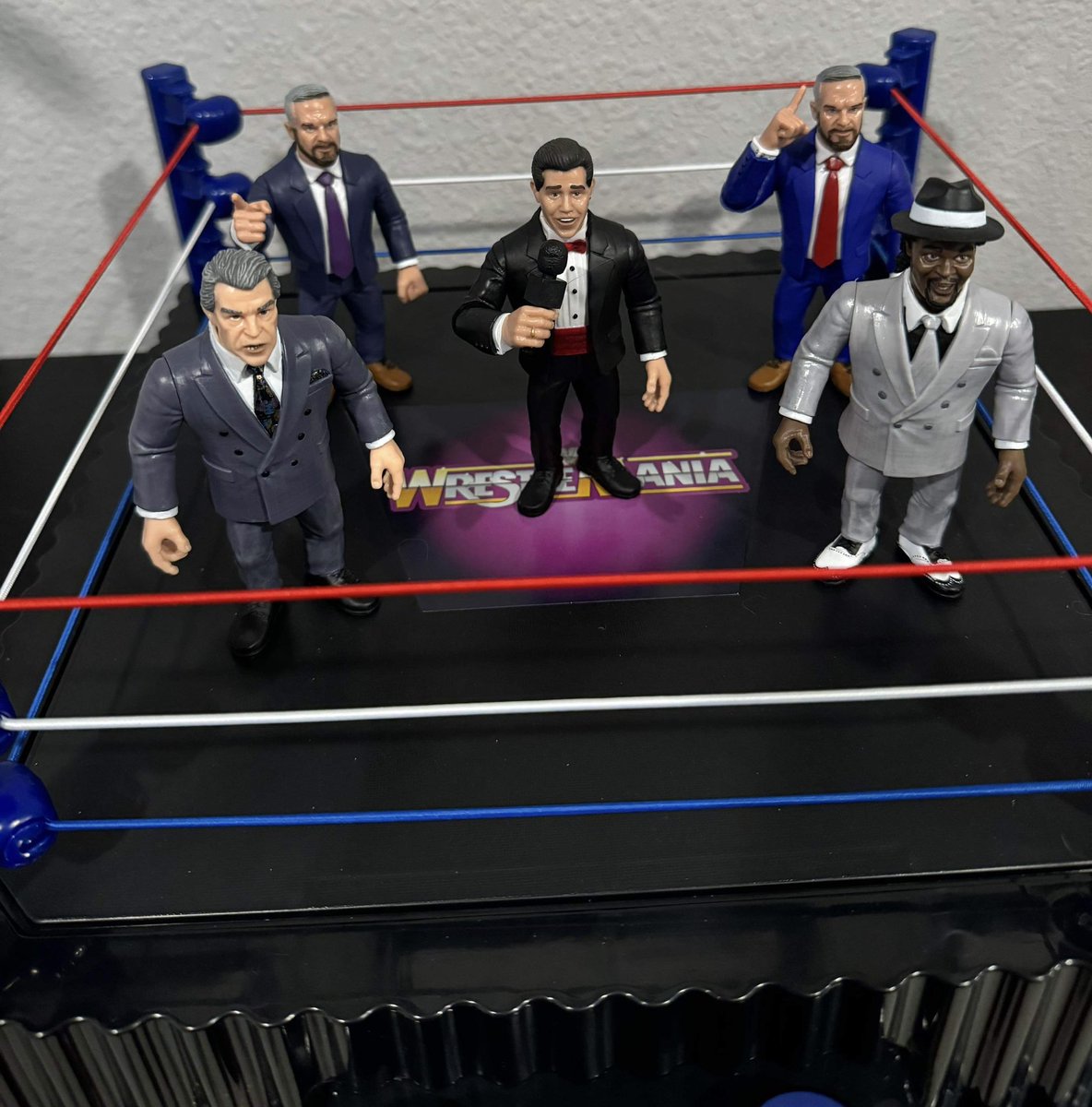 Suited figures from @TheZombieSailor’s Heels and Faces on display!

What are your thoughts on getting more managers, interviewers, and announcers?

Do they help fill out the collections?

Who else would you like to see?

#ScratchThatFigureItch
