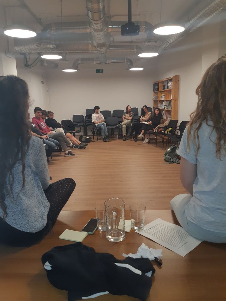 Ayer en el Curso de Ecología Social <a href="/plansin_fisuras/">Gabriela Vázquez</a> y <a href="/SerlindaVigara/">Serlinda Vigara</a> nos hablaron de la pasión como motor de la acción, de los ciclos de protesta desde la teoría de sistemas, de las dimensiones del giro de Joanna Macy… Y pensamos en acciones para cambiar nuestras islas-mundo