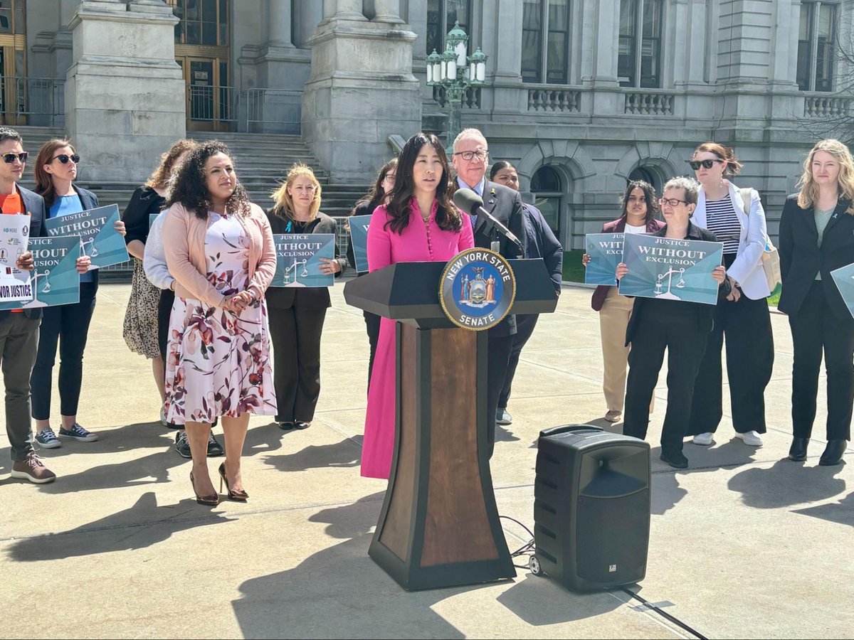 I was proud to stand with @JeffreyDinowitz & @Fernandez4NY last week as the prime co-sponsor of their bill to eliminate NY's involuntary intoxication exemption loophole. We cannot allow perpetrators of sexual assault to use victim blaming to avoid accountability for their crimes.