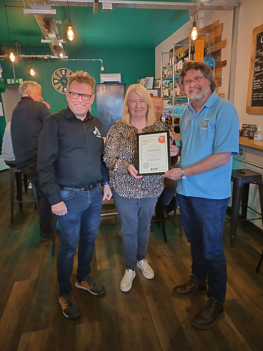 🎉 Congratulations to @B33R_at_33 in Horwich. Cider Pub of the Year 2024 Runner up. 🍏 @RossCider and @trickycider on the bar, @HogansCider in bottles.