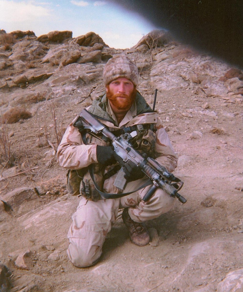 🇺🇸Navy SEAL team 6 DEVGRU Red Squadron operatörü Kyle DeFoor Afganistan'daki Anaconda Operasyonu sırasında, 2002.