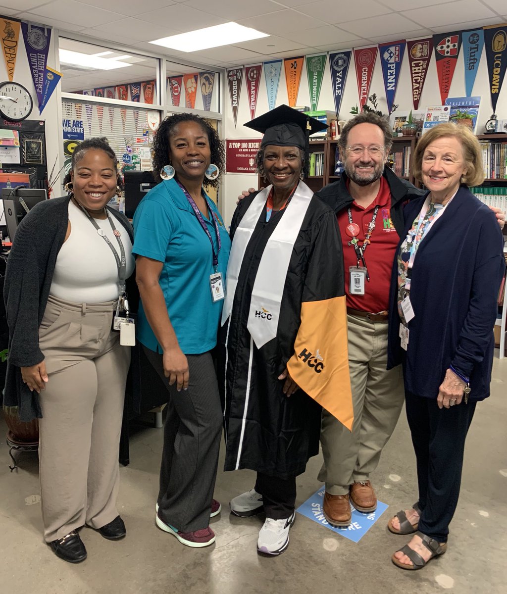 Congratulations to counselors clerk, Betty Guidry! She has completed and will soon graduate with her Associate of Arts/Associate of Applied Science! Go by the counseling office to congratulate her! 🎓 @WeAreHCCS @HoustonISD @HISD