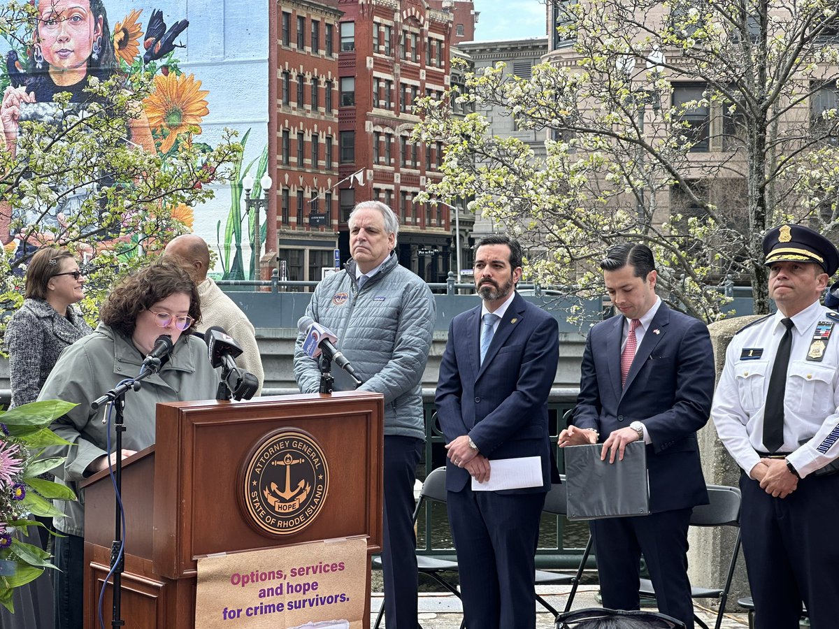 Today, AG Neronha hosted our annual Crime Victims Rights event in Memorial Park alongside @FamilyServiceRI, @USAO_RI, @RITreasury, @ProvidenceRIPD & advocates to celebrate local heroes in victims services while honoring those affected by violent crime.
