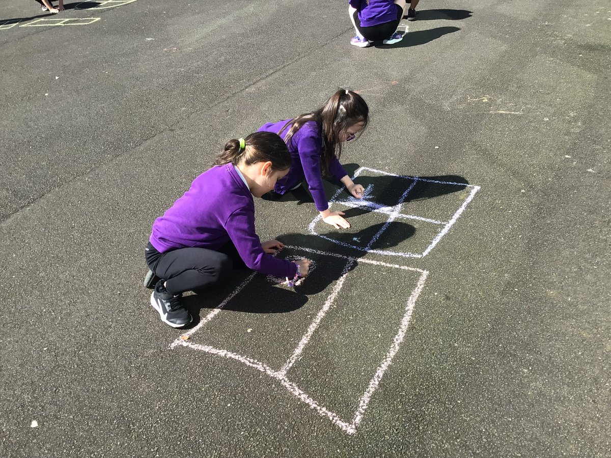 Primary 2b enjoyed drawing halves and quarters of shapes outside today ☀️🔢 @StMonicaMilton