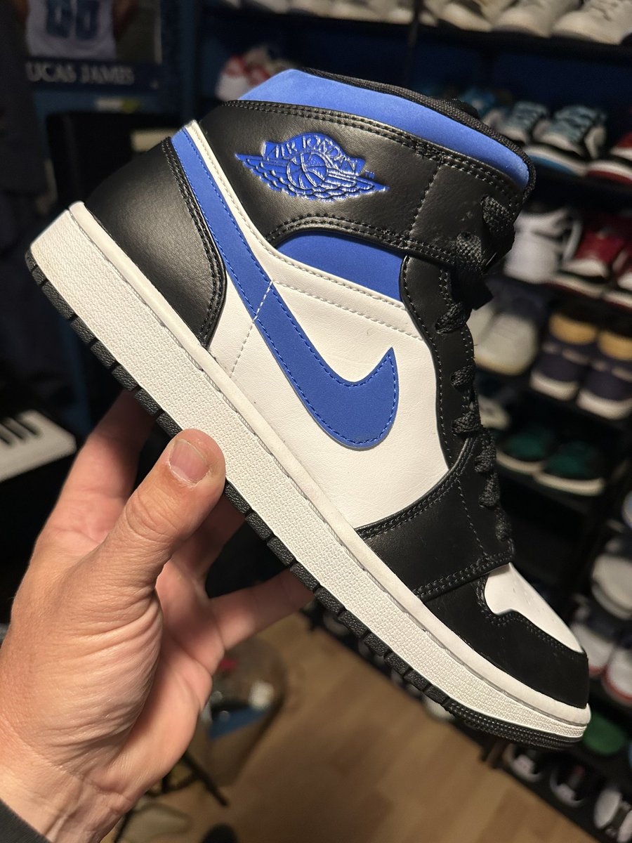 The 1’s you love to hate week continues 😎👍🏼💯
Air Jordan 1 Mid “Racer Blue” 
youtube.com/shorts/nxX0Qtn… via @YouTube

@Jumpman23 @Nike #jordans #nike #collection #sneakers #airjordan #kotd #yoursneakersaredope