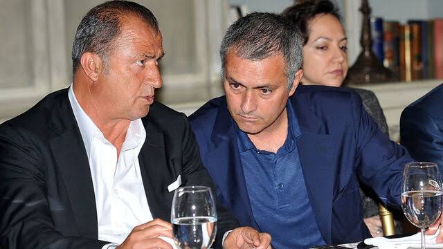 Mourinho'dan Ali Koç'a şok cevap!! 

'Türkiye'de sadece ülkenin en büyüğü Galatasaray'ı çalıştırırım'.